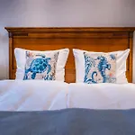 Buengers Apartment-hotel Mit Gartensauna - Modern, Gemuetlich Und Strandnah 施特兰德