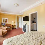 Buengers Apartment-hotel Mit Gartensauna - Modern, Gemuetlich Und Strandnah 4* 施特兰德