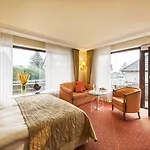 Buengers Apartment-hotel Mit Gartensauna - Modern, Gemuetlich Und Strandnah 施特兰德