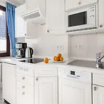 Buengers Apartment-hotel Mit Gartensauna - Modern, Gemuetlich Und Strandnah 4* 施特兰德