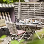 Buengers Apartment-hotel Mit Gartensauna - Modern, Gemuetlich Und Strandnah 施特兰德