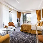 酒店 Buengers Apartment-hotel Mit Gartensauna - Modern, Gemuetlich Und Strandnah 4*