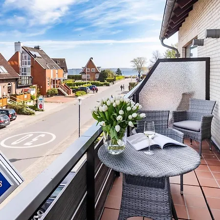 Buengers Apartment-hotel Mit Sommerstrandkorb & Gartensauna Отель 4*