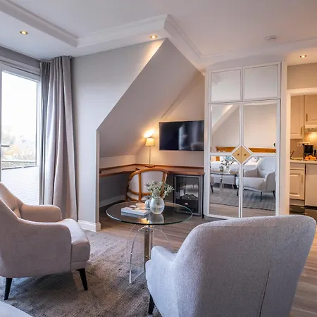 Buengers Apartment-hotel Mit Sommerstrandkorb & Gartensauna Отель 4*
