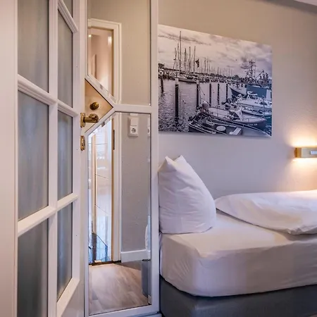 Buengers Apartment-hotel Mit Sommerstrandkorb & Gartensauna Отель Штранде