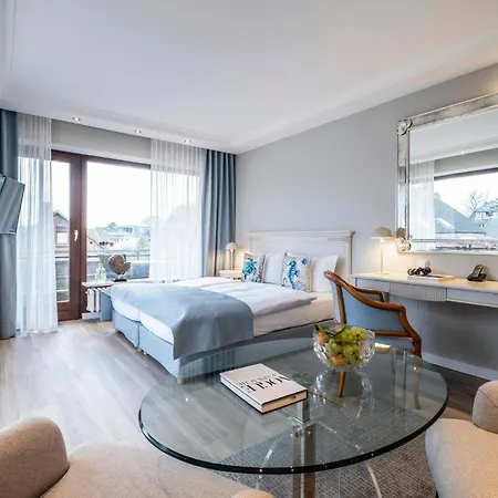 Buengers Apartment-hotel Mit Sommerstrandkorb & Gartensauna Отель 4*