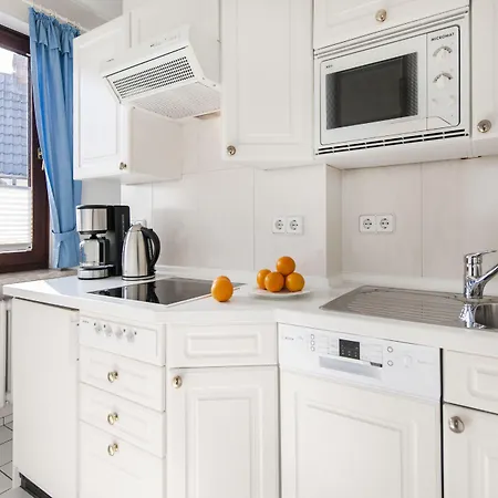 Buengers Apartment-hotel Mit Gartensauna - Modern, Gemuetlich Und Strandnah 4* شتراند