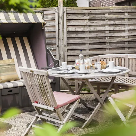Buengers Apartment-hotel Mit Gartensauna - Modern, Gemuetlich Und Strandnah شتراند