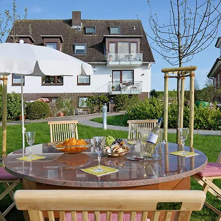 Buengers Apartment-hotel Mit Gartensauna - Modern, Gemuetlich Und Strandnah فندق شتراند