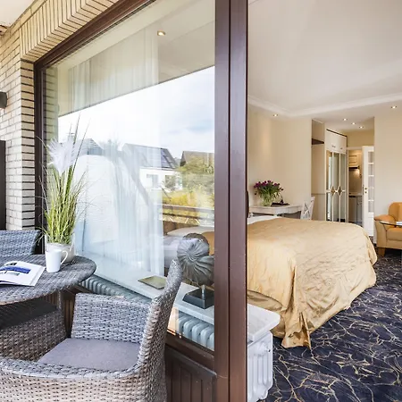 Buengers Apartment-hotel Mit Gartensauna - Modern, Gemuetlich Und Strandnah 4* شتراند