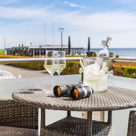 Buengers Apartment-hotel Mit Gartensauna - Modern, Gemuetlich Und Strandnah شتراند